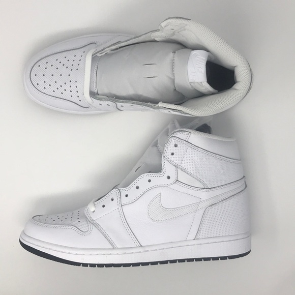White jordans with black bottom Clearance